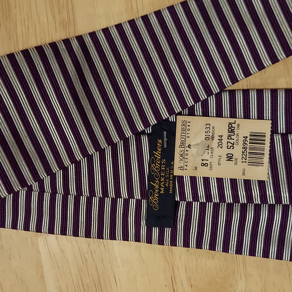 Brooks Brothers Men's Tie in Purple and White Stripes